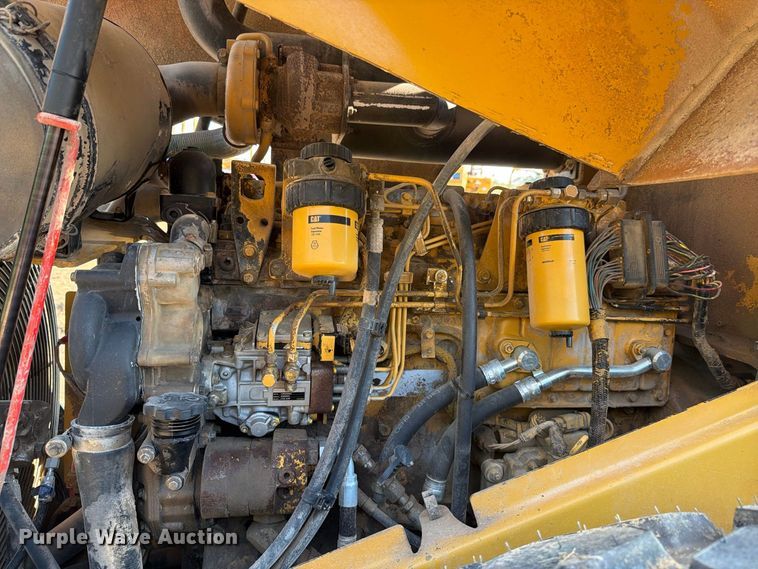 2004 Caterpillar CP-563E