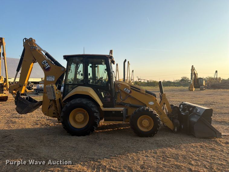 2022 Caterpillar 420IT