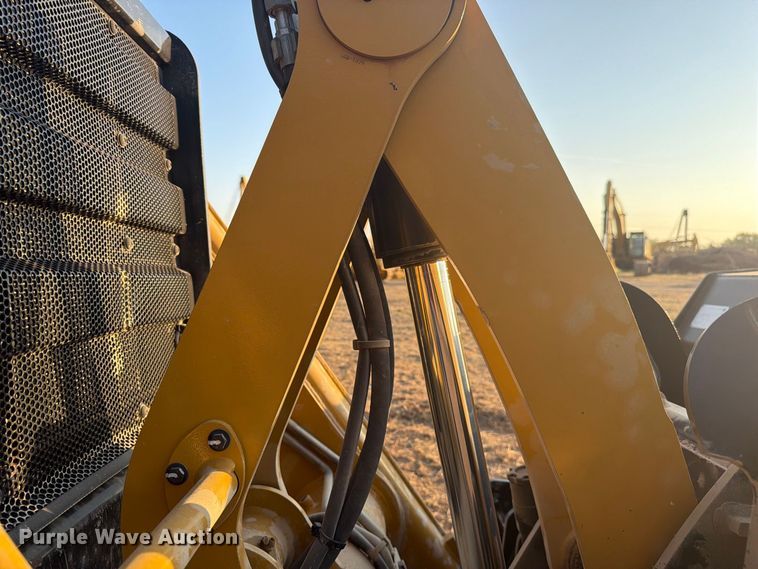 2022 Caterpillar 420IT