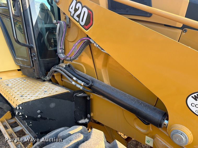 2022 Caterpillar 420IT