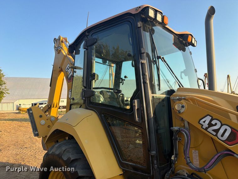 2022 Caterpillar 420IT