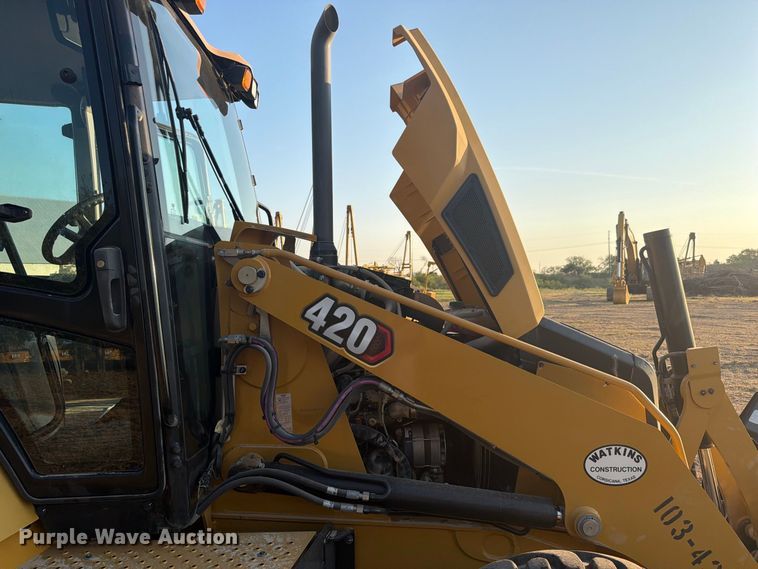 2022 Caterpillar 420IT