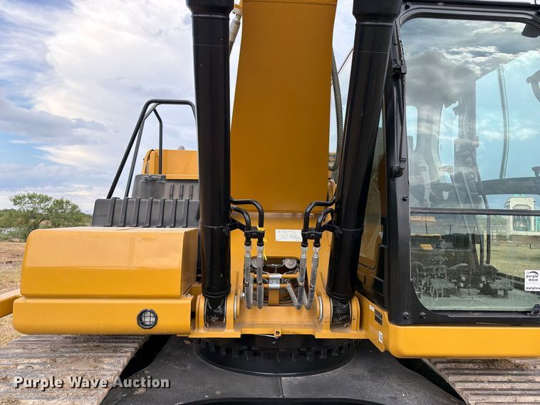 image for item FN3532 2023 Caterpillar 330 TC excavator