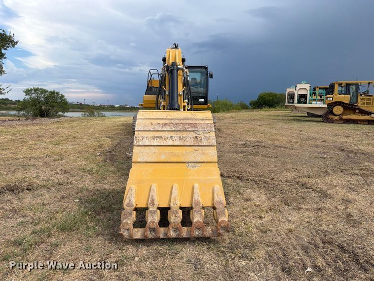 image for item FN3532 2023 Caterpillar 330 TC excavator