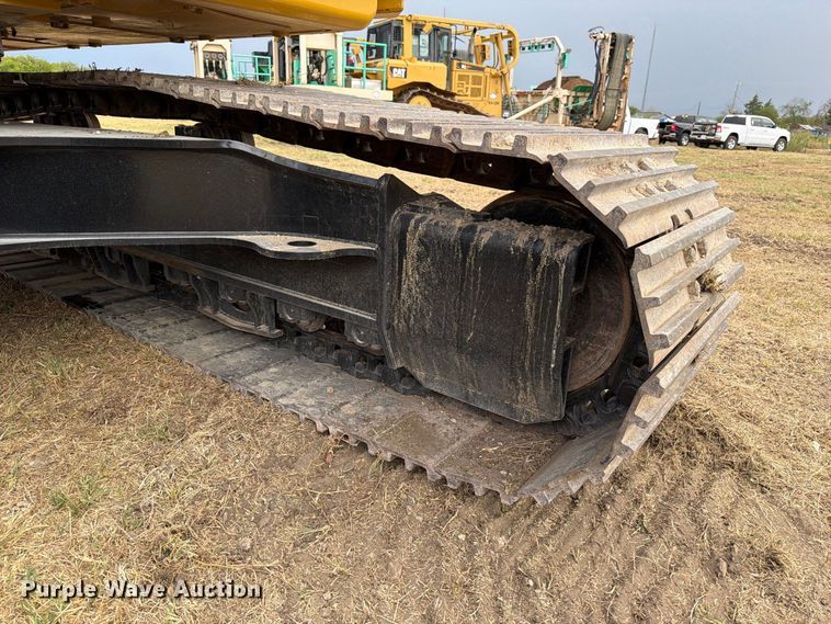 image for item FN3532 2023 Caterpillar 330 TC excavator