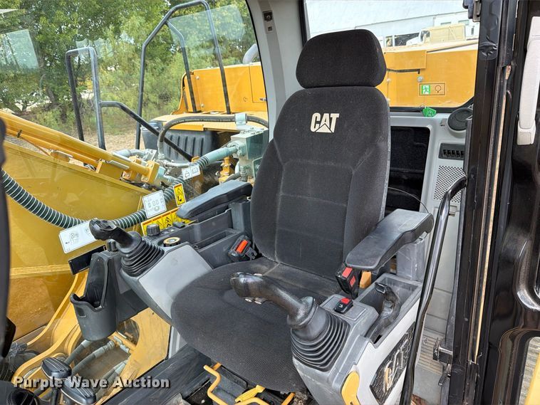 image for item FN3533 2020 Caterpillar 330 GC excavator