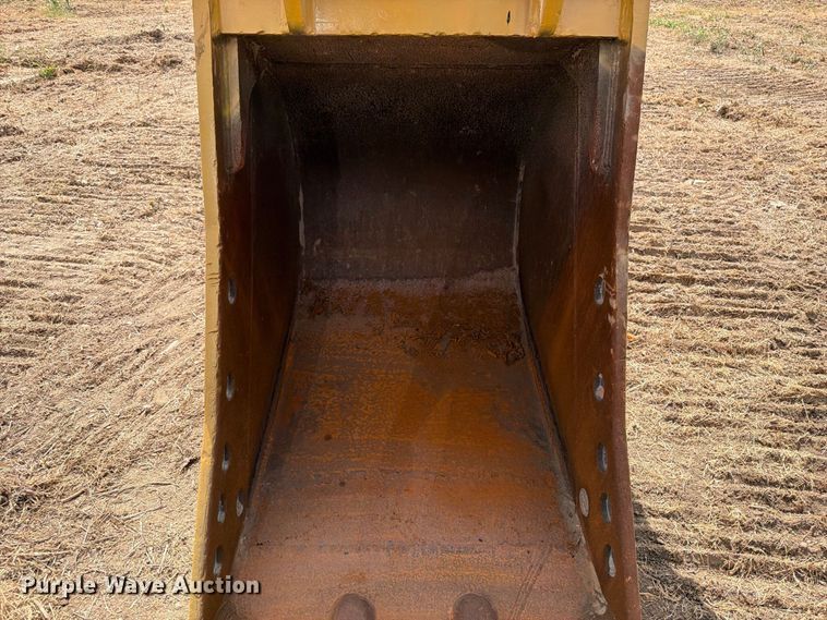 image for item FN3535 2022 Caterpillar 330 excavator