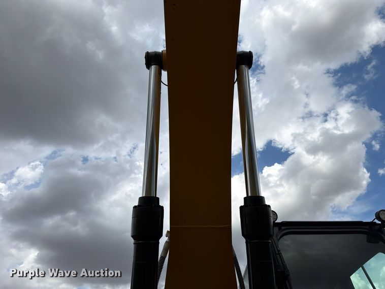 image for item FN3537 2022 Caterpillar 330 excavator