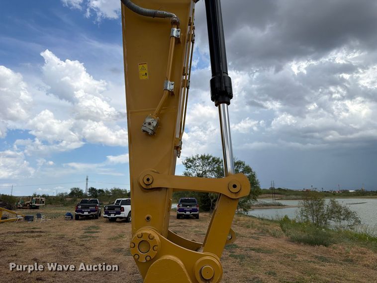 image for item FN3537 2022 Caterpillar 330 excavator