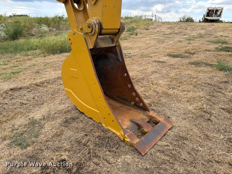 image for item FN3537 2022 Caterpillar 330 excavator