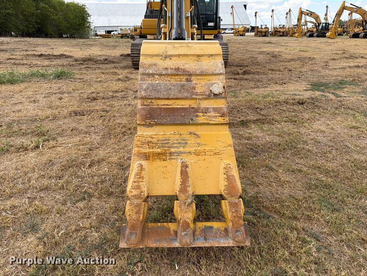 image for item FN3537 2022 Caterpillar 330 excavator