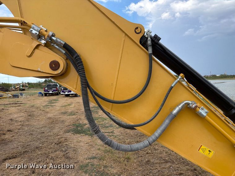 image for item FN3537 2022 Caterpillar 330 excavator