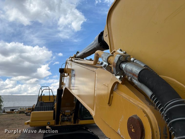 image for item FN3537 2022 Caterpillar 330 excavator