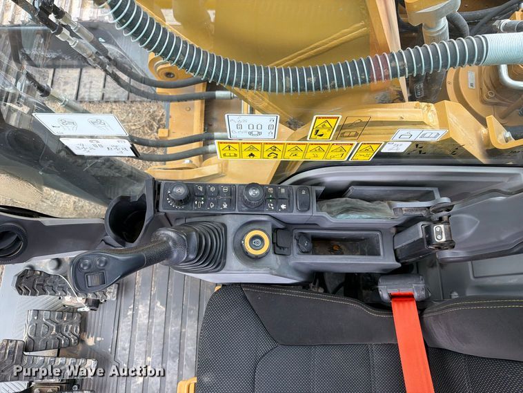 image for item FN3537 2022 Caterpillar 330 excavator