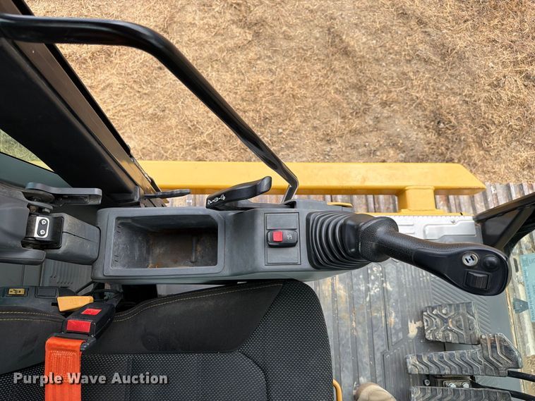 image for item FN3537 2022 Caterpillar 330 excavator