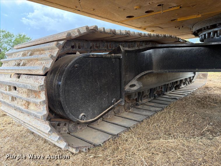 image for item FN3537 2022 Caterpillar 330 excavator