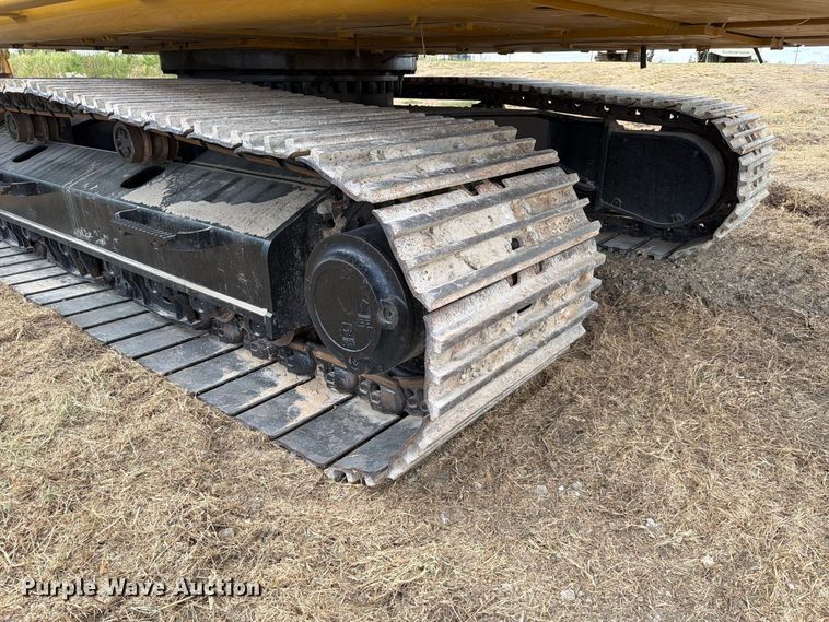 image for item FN3537 2022 Caterpillar 330 excavator