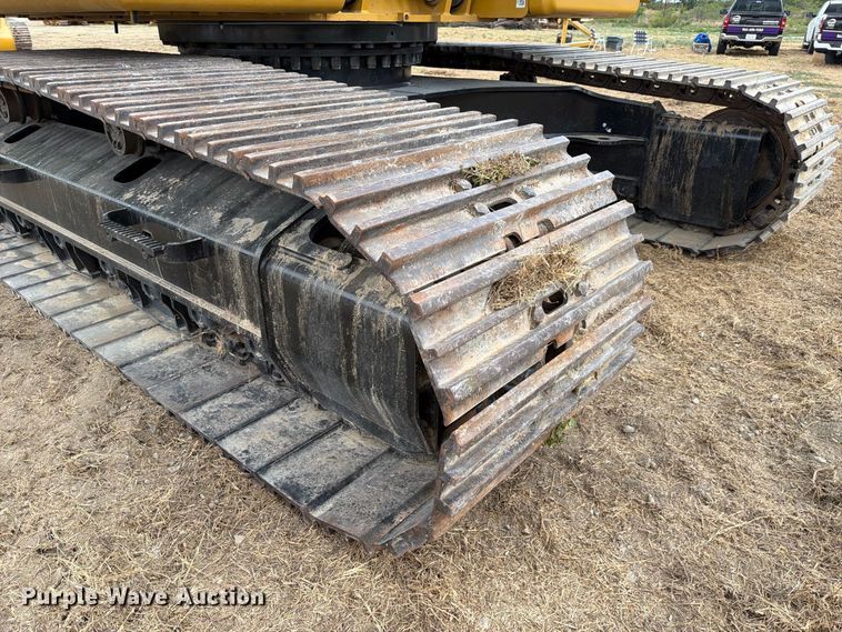 image for item FN3537 2022 Caterpillar 330 excavator
