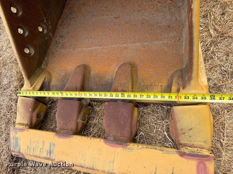 image for item FN3538 2023 Caterpillar 330 excavator