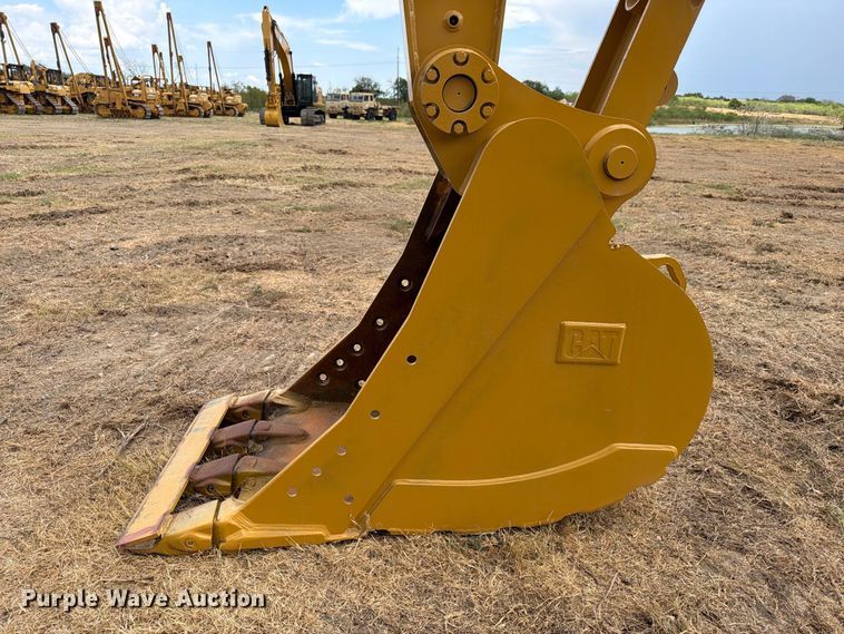 image for item FN3538 2023 Caterpillar 330 excavator