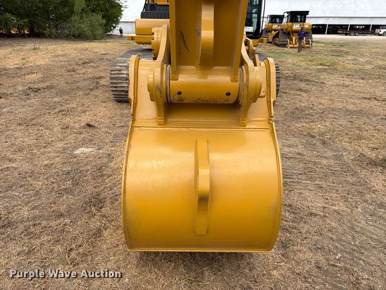 image for item FN3538 2023 Caterpillar 330 excavator