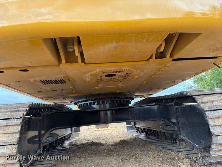 image for item FN3538 2023 Caterpillar 330 excavator