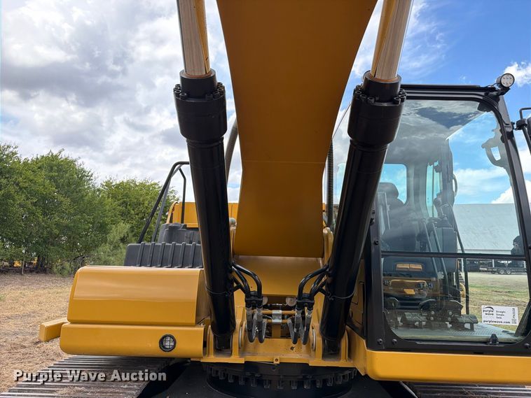 image for item FN3538 2023 Caterpillar 330 excavator