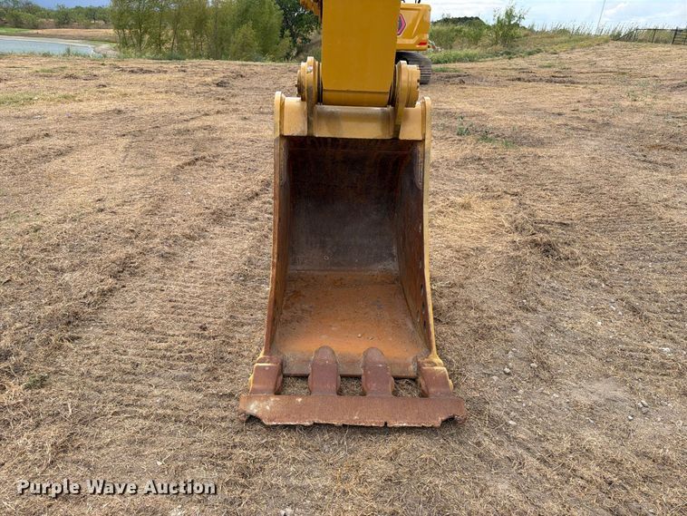 image for item FN3539 2020 Caterpillar 330 excavator
