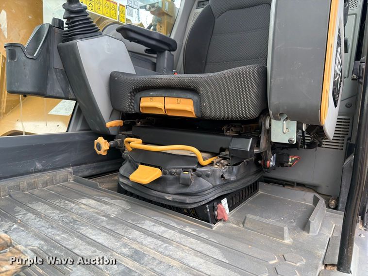 image for item FN3539 2020 Caterpillar 330 excavator