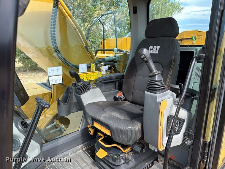 image for item FN3540 2022 Caterpillar 330 TC excavator