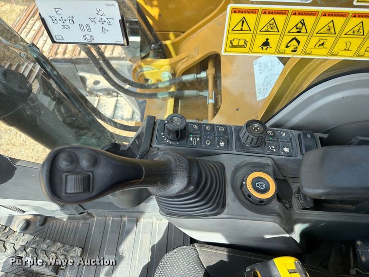 image for item FN3540 2022 Caterpillar 330 TC excavator