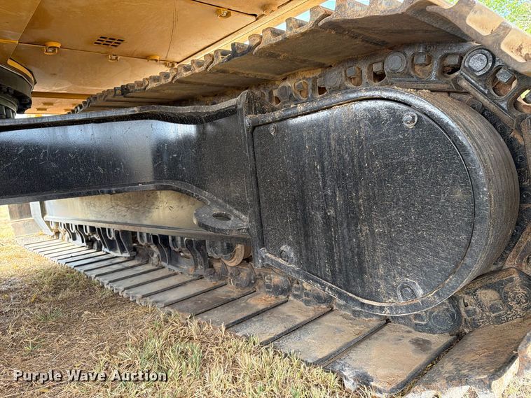 image for item FN3540 2022 Caterpillar 330 TC excavator