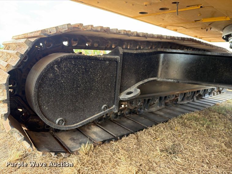 image for item FN3540 2022 Caterpillar 330 TC excavator