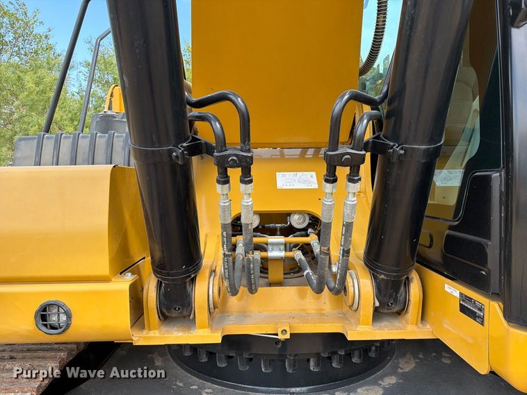 image for item FN3541 2022 Caterpillar 330 TC excavator