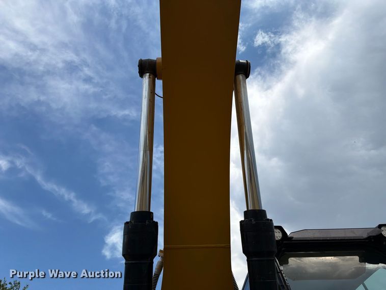 image for item FN3541 2022 Caterpillar 330 TC excavator