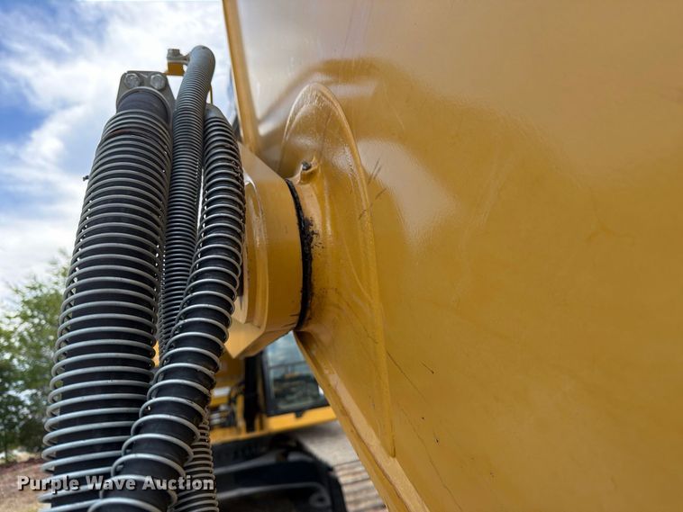 image for item FN3543 2023 Caterpillar 330 TC excavator