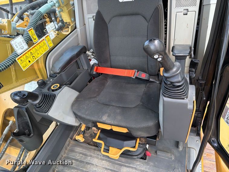 image for item FN3543 2023 Caterpillar 330 TC excavator