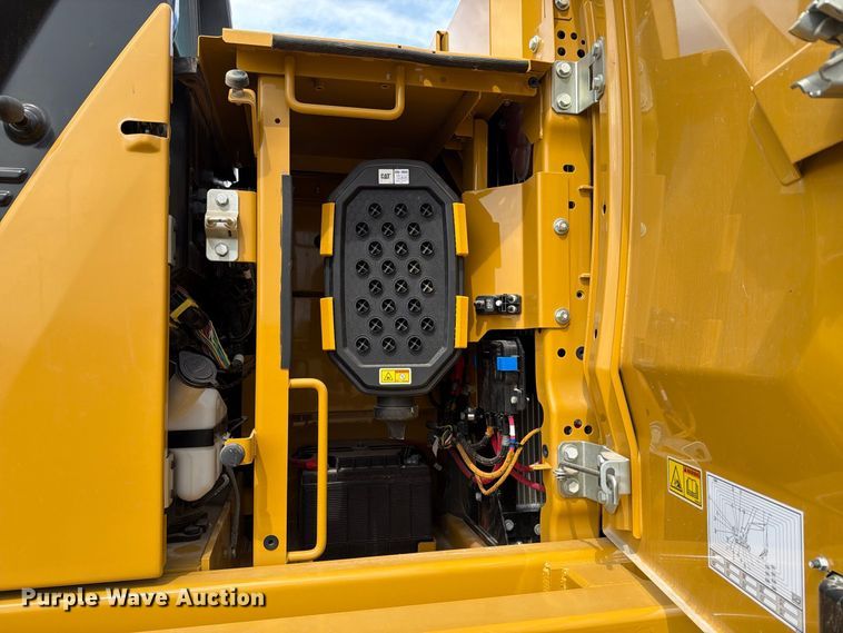 image for item FN3543 2023 Caterpillar 330 TC excavator