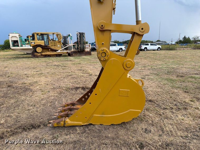 image for item FN3544 2022 Caterpillar 330 TC excavator