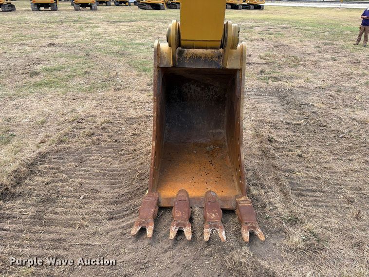 image for item FN3544 2022 Caterpillar 330 TC excavator