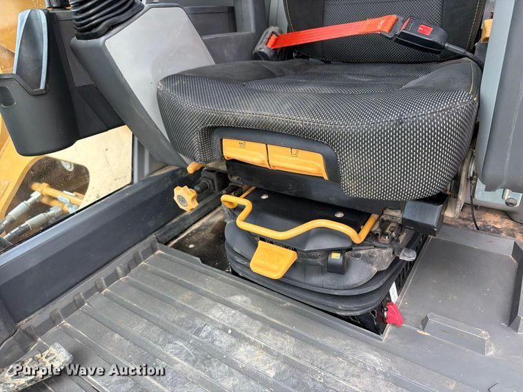 image for item FN3544 2022 Caterpillar 330 TC excavator