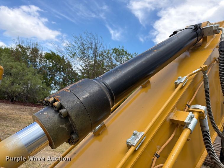 image for item FN3545 2022 Caterpillar 330 TC excavator