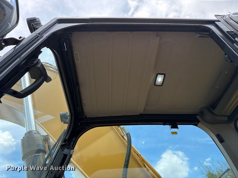 image for item FN3546 2022 Caterpillar 330 TC excavator