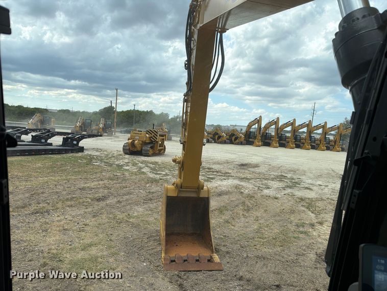 image for item FN3546 2022 Caterpillar 330 TC excavator