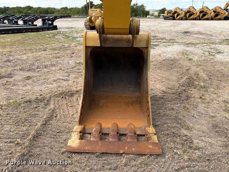 image for item FN3547 2022 Caterpillar 330 TC excavator