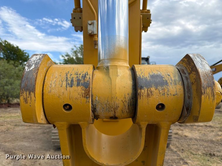 image for item FN3547 2022 Caterpillar 330 TC excavator