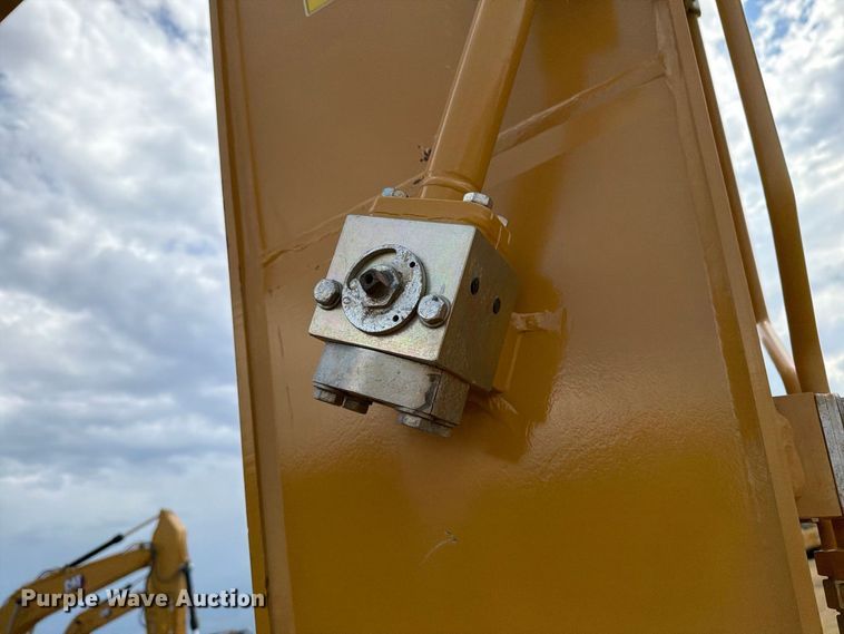 image for item FN3547 2022 Caterpillar 330 TC excavator