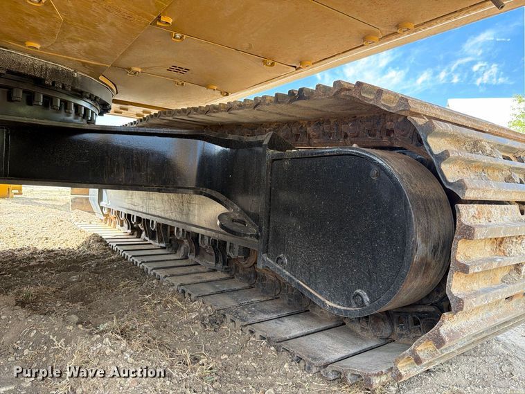 image for item FN3547 2022 Caterpillar 330 TC excavator