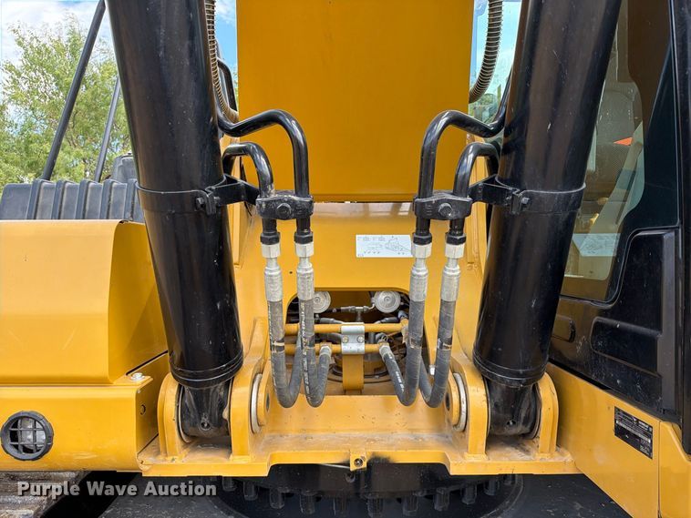 image for item FN3548 2022 Caterpillar 330 excavator