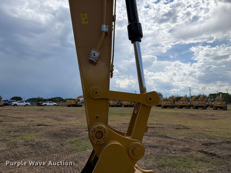 image for item FN3548 2022 Caterpillar 330 excavator